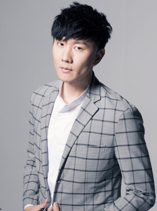 娱乐圈吃瓜男导演,揭秘吃瓜男导演背后的故事 第2张 娱乐圈吃瓜男导演,揭秘吃瓜男导演背后的故事 第2张